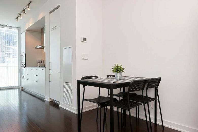 New One Bedroom Condo Downtown-cn Tower