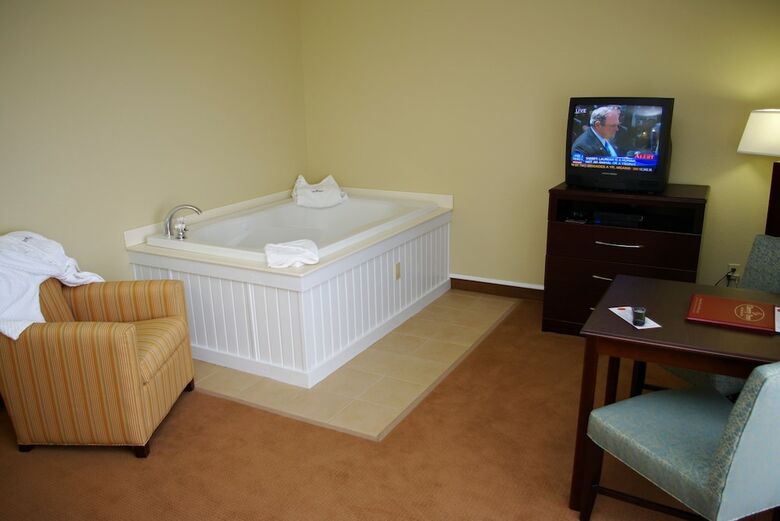 Hotel Cherry Tree Inn & Suites