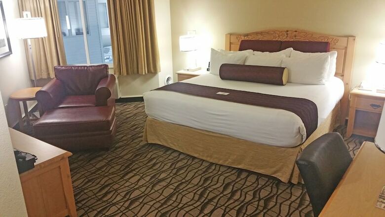 Hotel Cherry Tree Inn & Suites