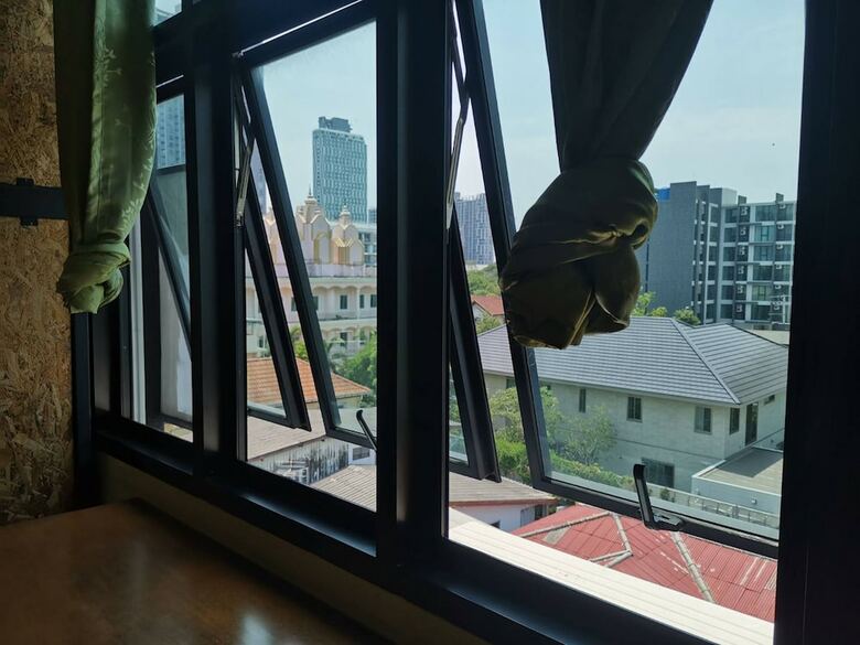 Hostal Hide Bangkok Hostel