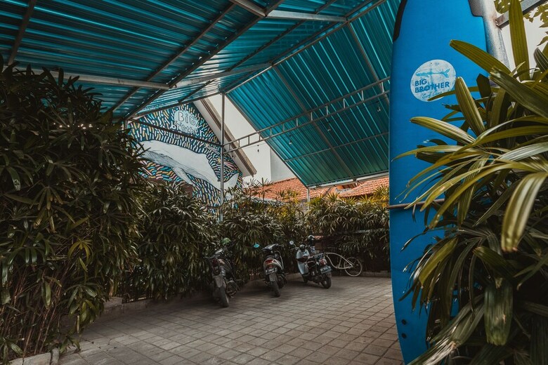 Hotel Big Brother Surf Inn