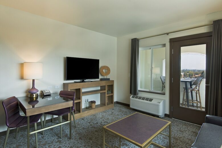 Hotel Oxford Suites Sonoma County