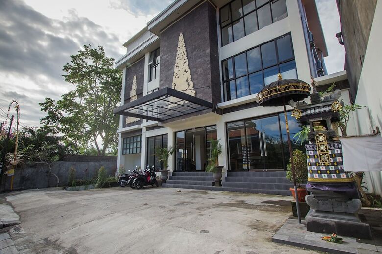 Posada Ivanka Airport Inn