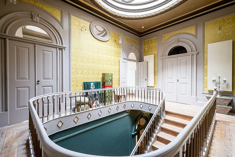 Hotel Charm Palace