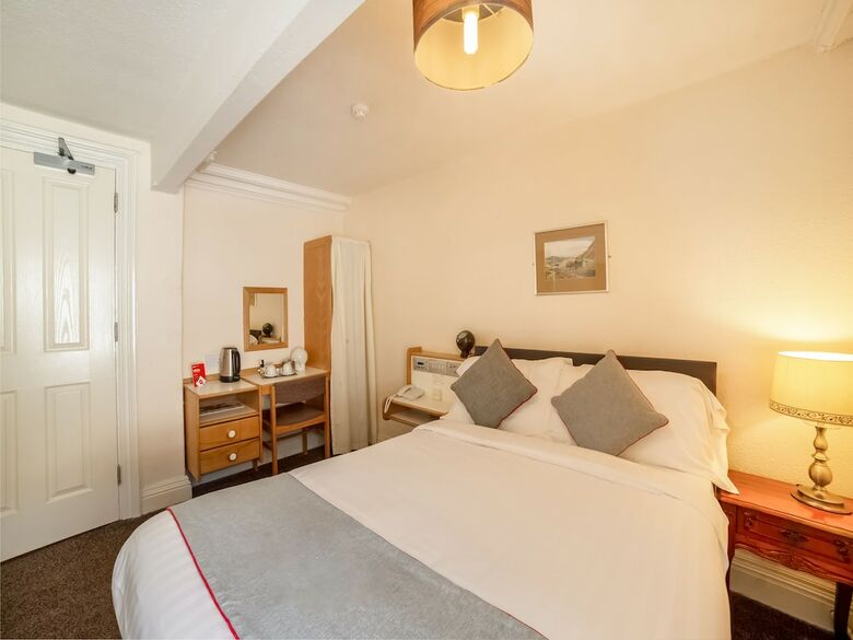 Oyo The Cumberland Hotel