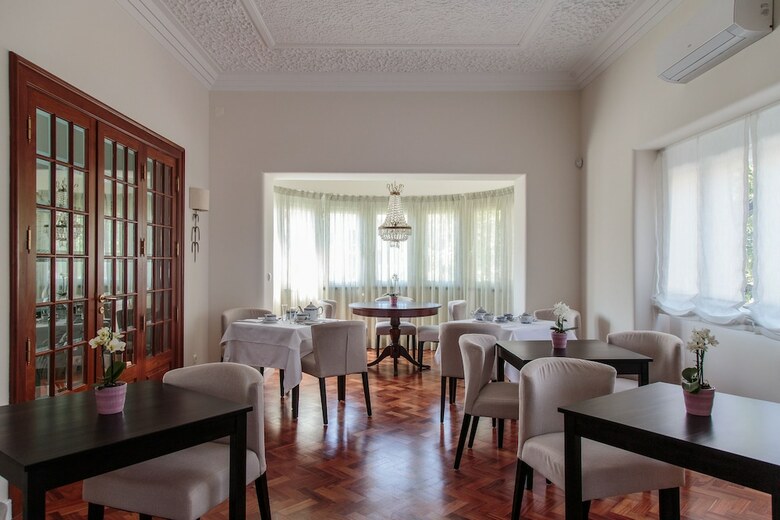 Charming Estoril Guesthouse B&B