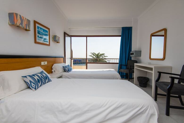 Hostal Port Corona