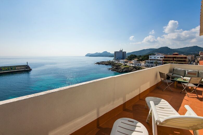 Hostal Port Corona