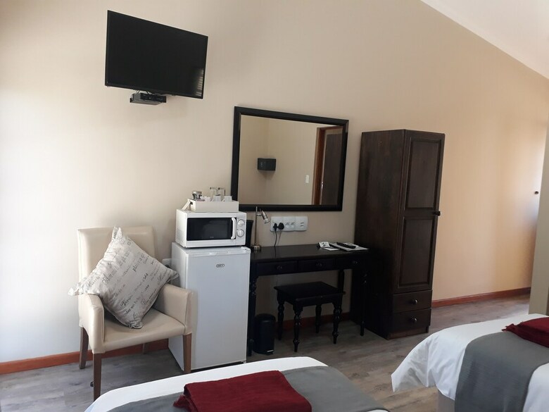 Hotel 17 On Bird Guest House