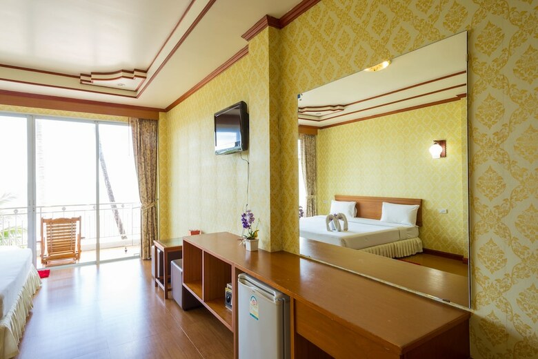Hotel Mam Kai Bae Beach Resort