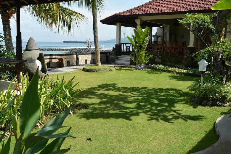 Hotel Segara Wangi Beach Cottages