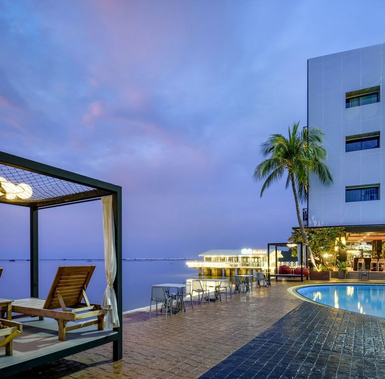 Hotel The Loft Seaside Sriracha