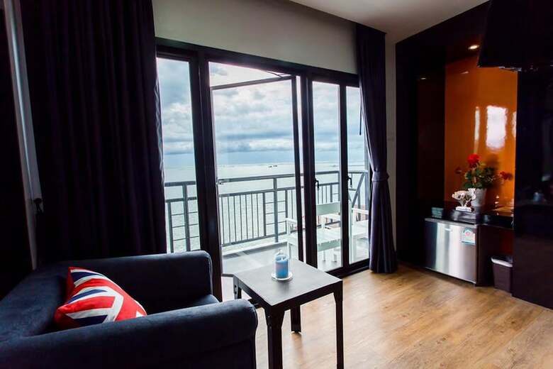 Hotel The Loft Seaside Sriracha