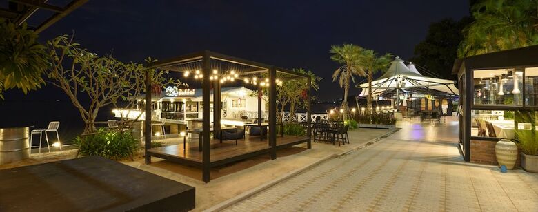 Hotel The Loft Seaside Sriracha