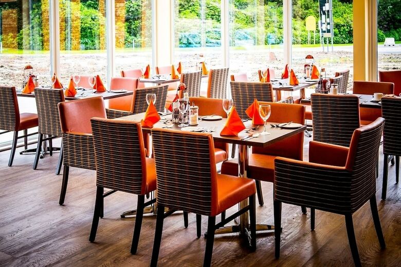 Hotel The Lodge At Perth Racecourse