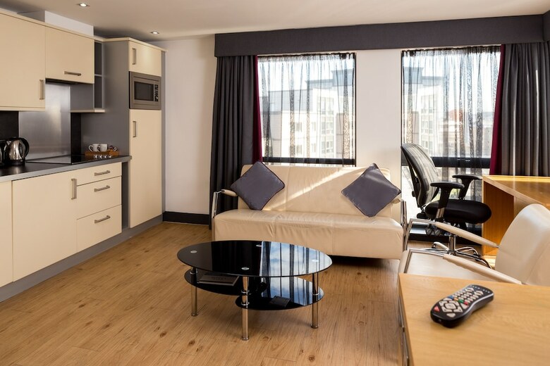 Apartamentos Roomzzz Leeds City West