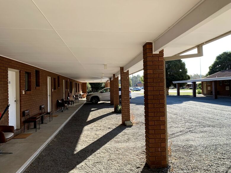 Kingswood Motel