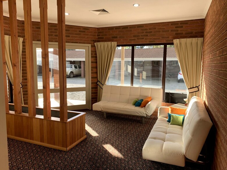 Kingswood Motel