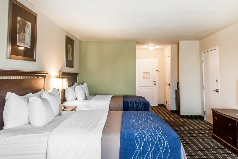 Hotel Comfort Inn & Suites