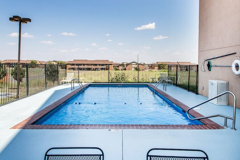 Hotel Comfort Inn & Suites