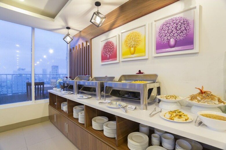 Golden Light Hotel