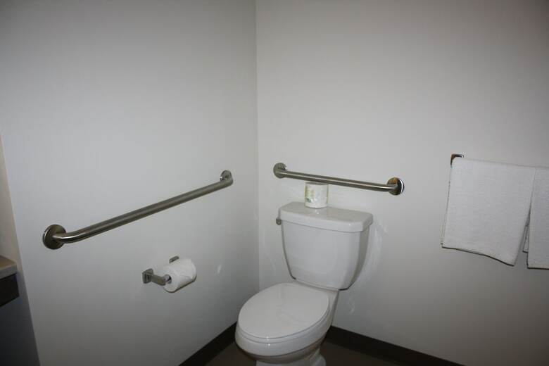 Hotel Crossroads Inn & Suites