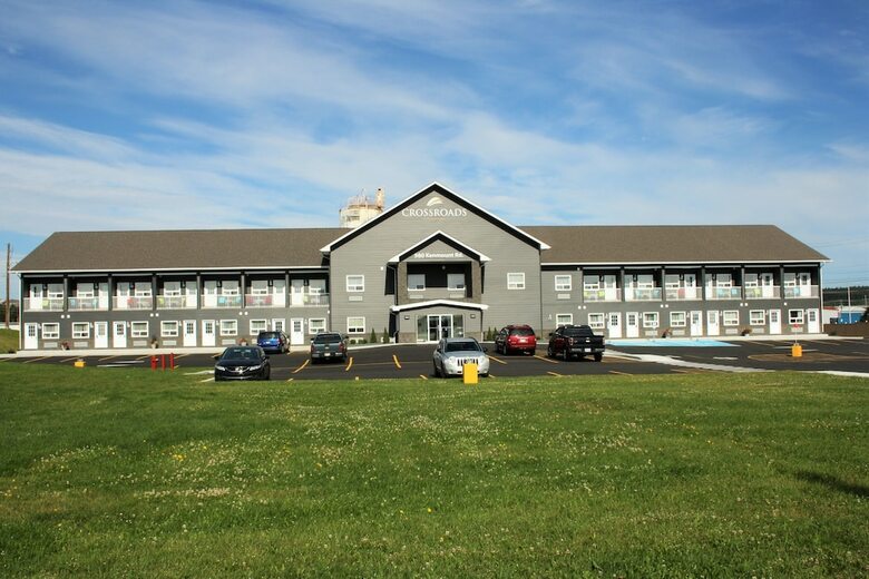 Hotel Crossroads Inn & Suites
