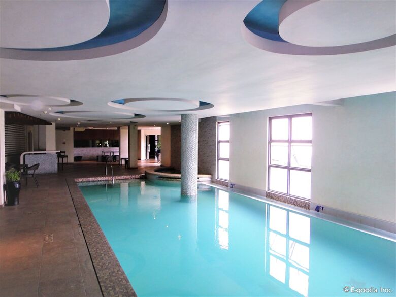 Mallberry Suites Business Hotel
