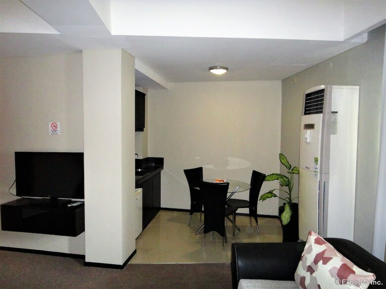 Mallberry Suites Business Hotel