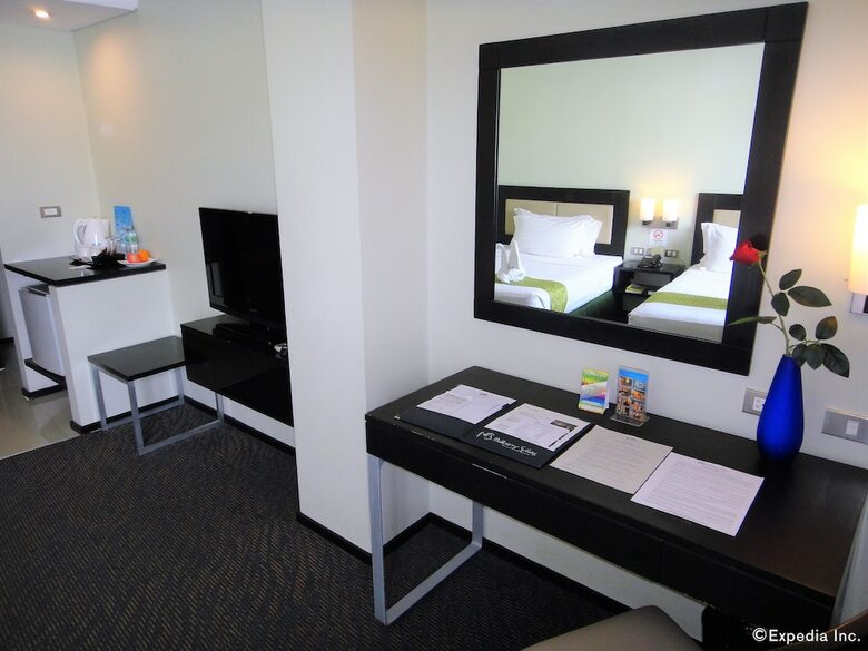 Mallberry Suites Business Hotel