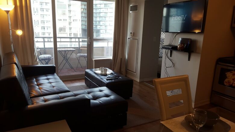 Lavish Suites- New Two Bedroom - Amazing Cn Tower View