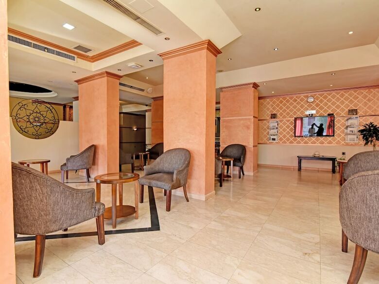 Oyo 411 Moon Hotel