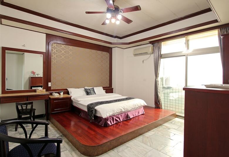 Tau Tau Chu Hotel