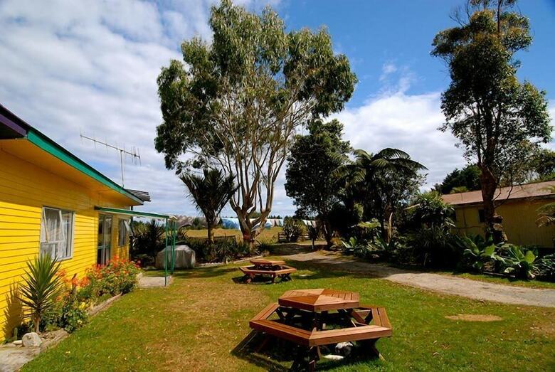 Hostal Karamea Farm Baches