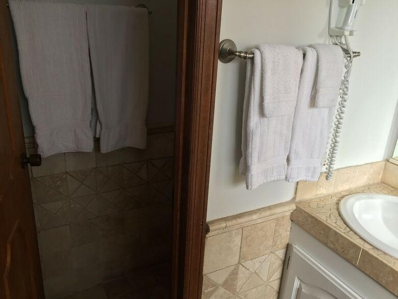 Hotel Seacrest Inn