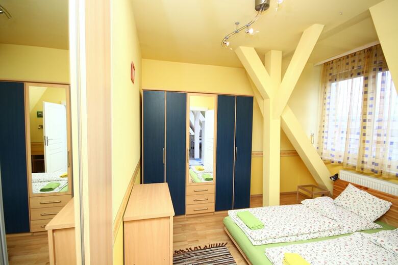 Aparthotel Pal's Hostel & Apartments