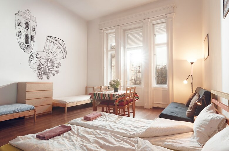 Aparthotel Pal's Hostel & Apartments