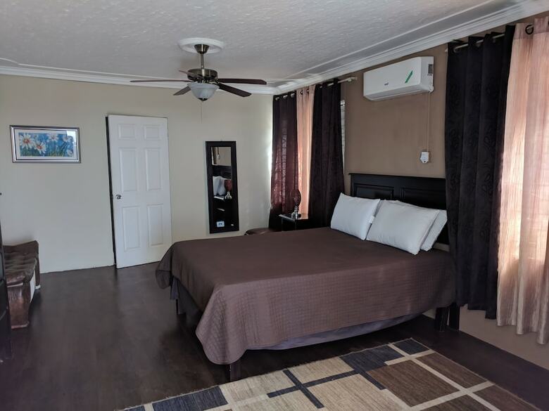 Hotel Rockhampton Retreat Guest House