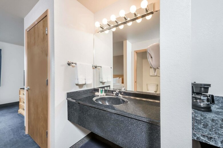 Hotel Baymont By Wyndham Indianapolis Northeast