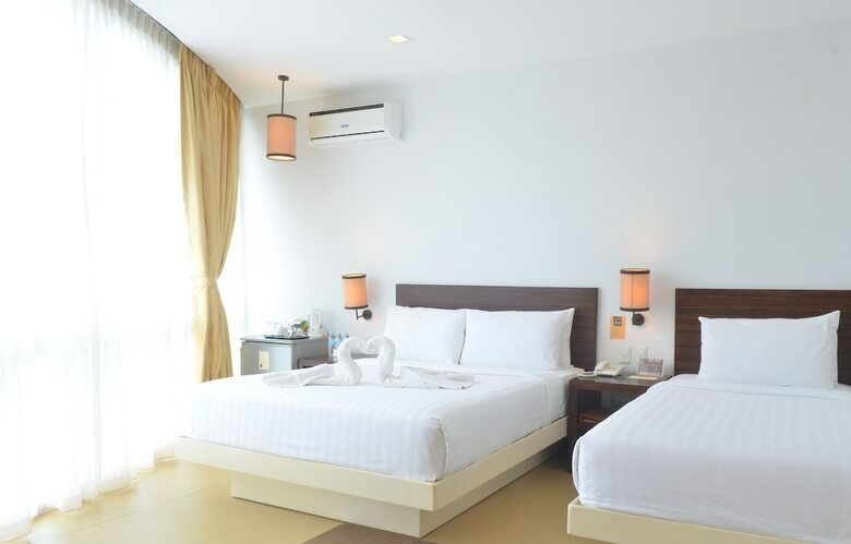 D' Hotel And Suites
