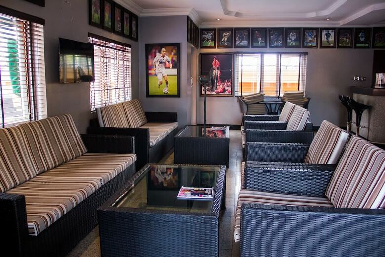 Manyxville Hotel & Suites