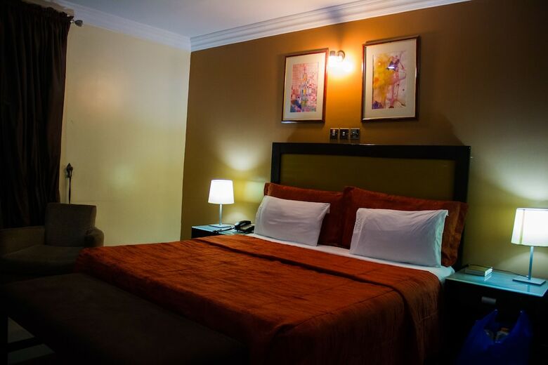 Manyxville Hotel & Suites
