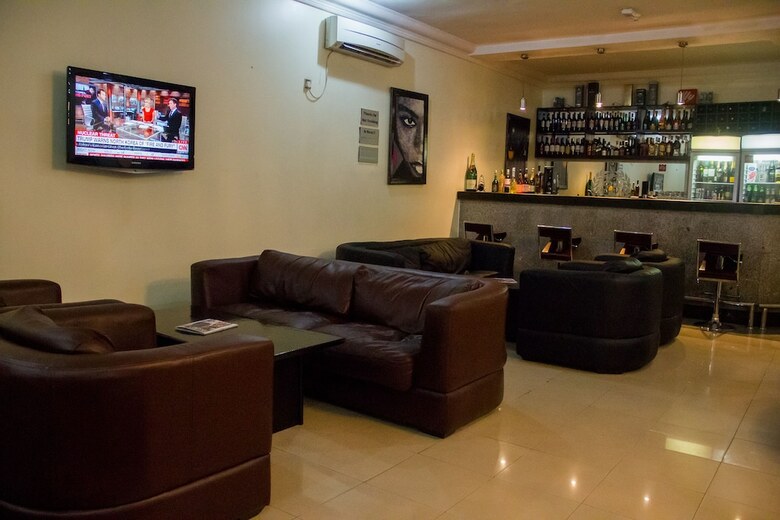 Manyxville Hotel & Suites