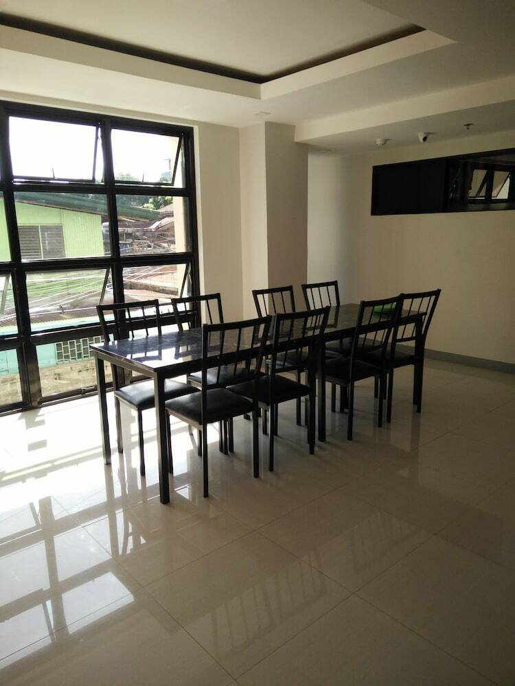 Hotel Rf Suites