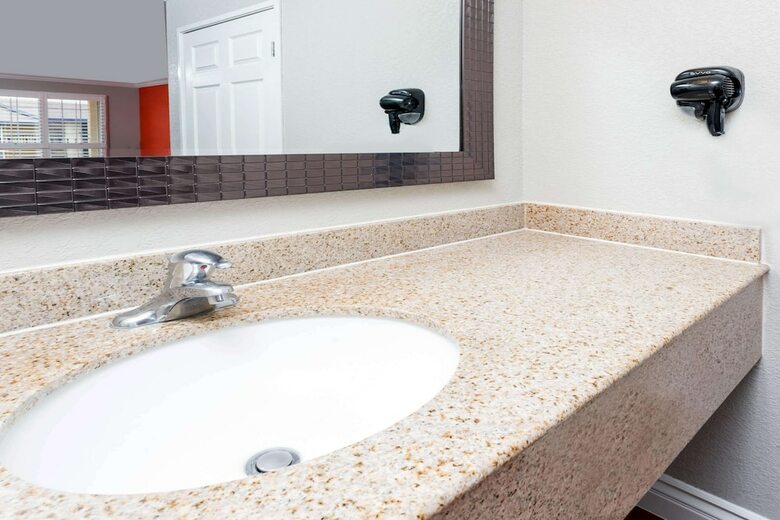 Motel Howard Johnson Hotel & Suites By Wyndham Orange