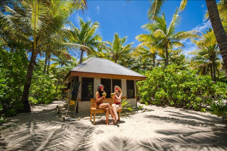 Hostal Barefoot Kuata Island Resort