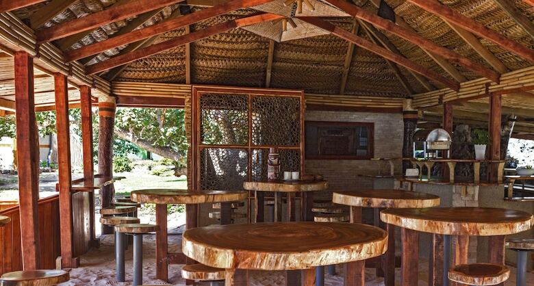 Hostal Barefoot Kuata Island Resort