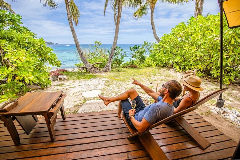 Hostal Barefoot Kuata Island Resort