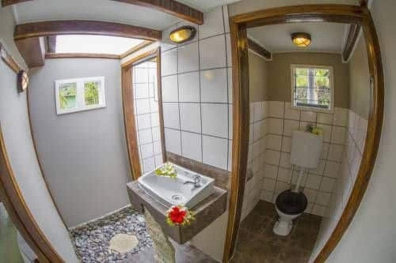 Hostal Barefoot Kuata Island Resort