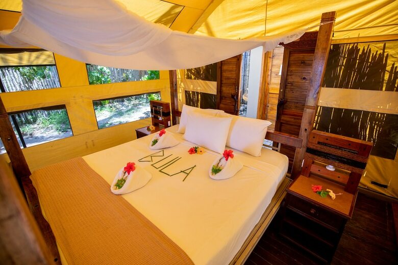 Hostal Barefoot Kuata Island Resort
